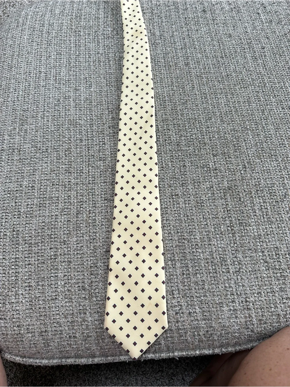 Men's Cream Silk Tie with Diamond Motif